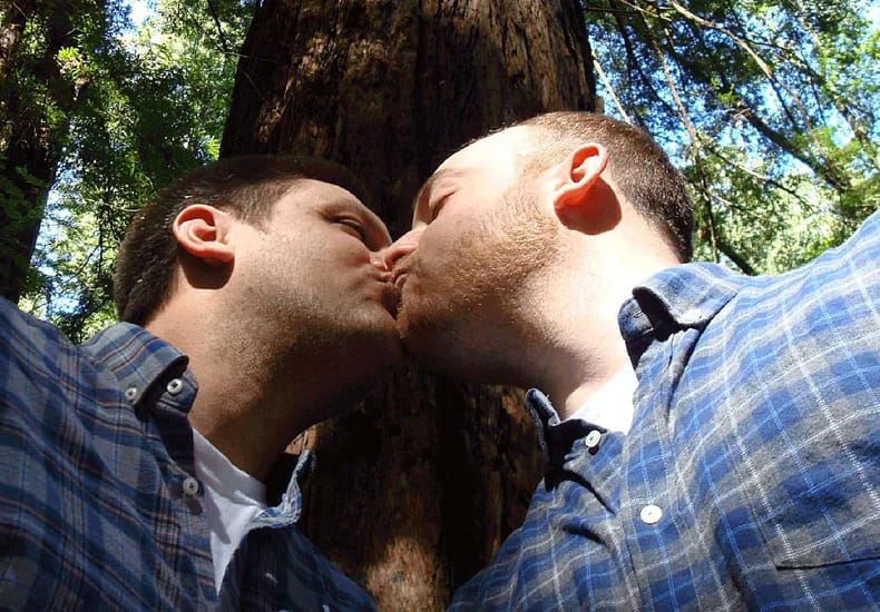 Same-sex kiss / Gay kiss